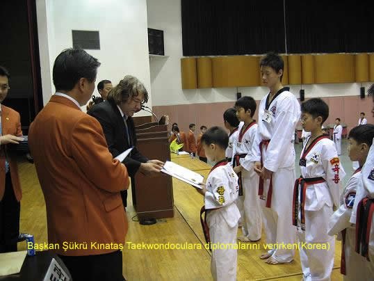 Şükrü Kınataş Korede Taekwondoda siyah kuşak alanların sertifikalarını verdi